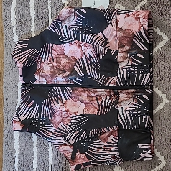 Jules & Nolan Other - Jules & Nolan Size L High Necked Floral Printed Zip Up Sports Bra